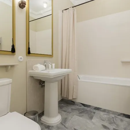 The Marien 1899 Timeless Elegance In The Heart Of Wrzeszcz By Renters Lägenhet